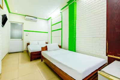 Standard Triple Room — OYO 604 Queen Hotel spot-on